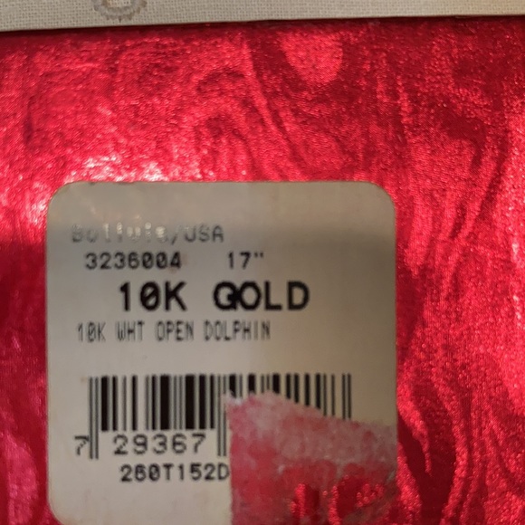 Dolphin necklace pendant with feminine chain. - Picture 2 of 3